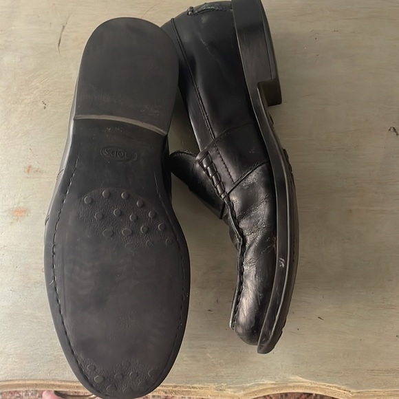 Tod’s men’s black penny loafers - Picture 3 of 4